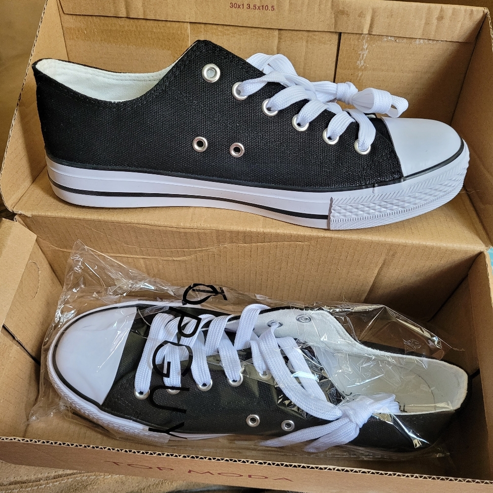 BRAND NEW Chic Soul Sneakers 8.5